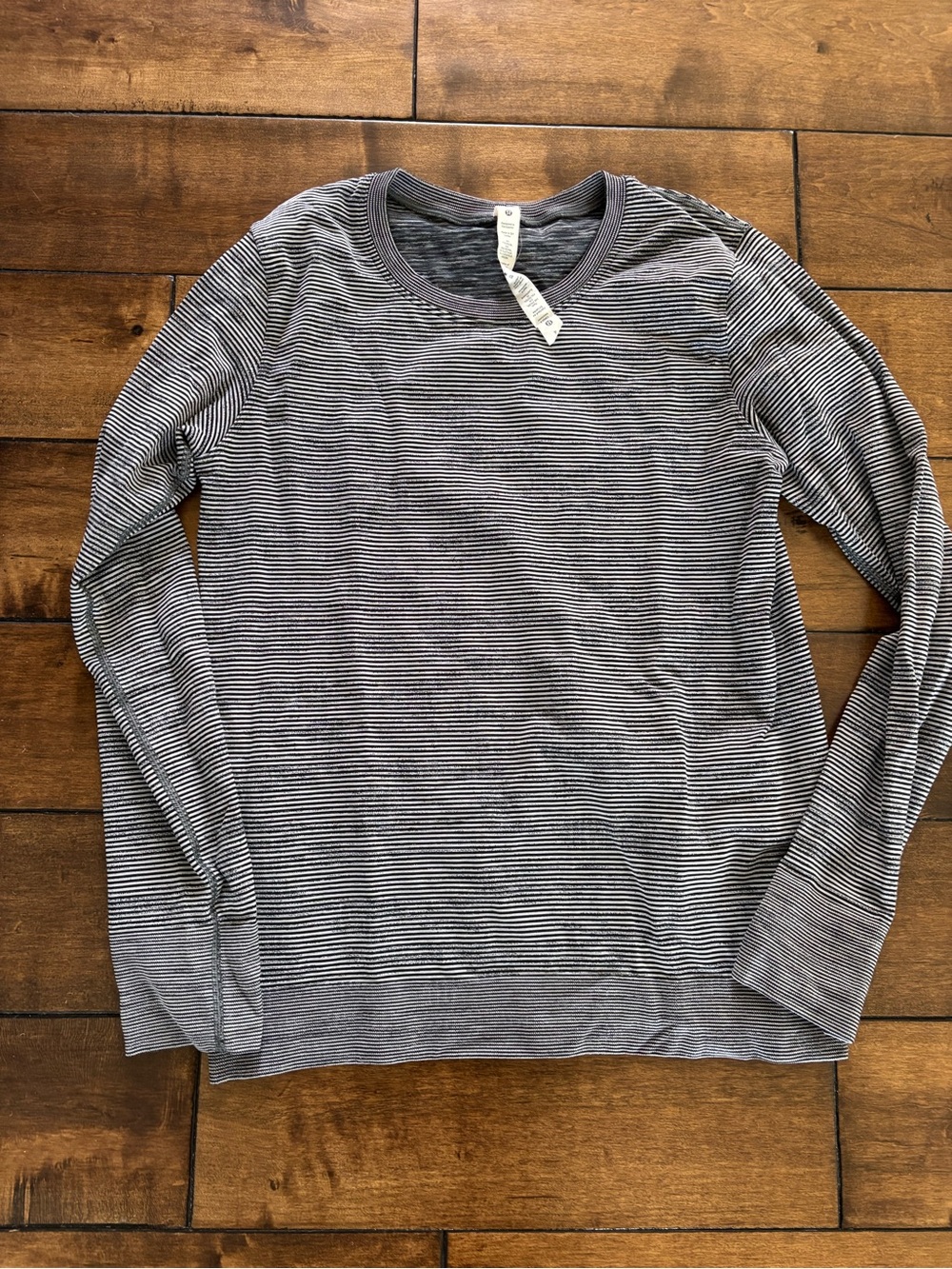 Lululemon Size 4 Relaxed Fit Swiftly Tech Long Sleeve